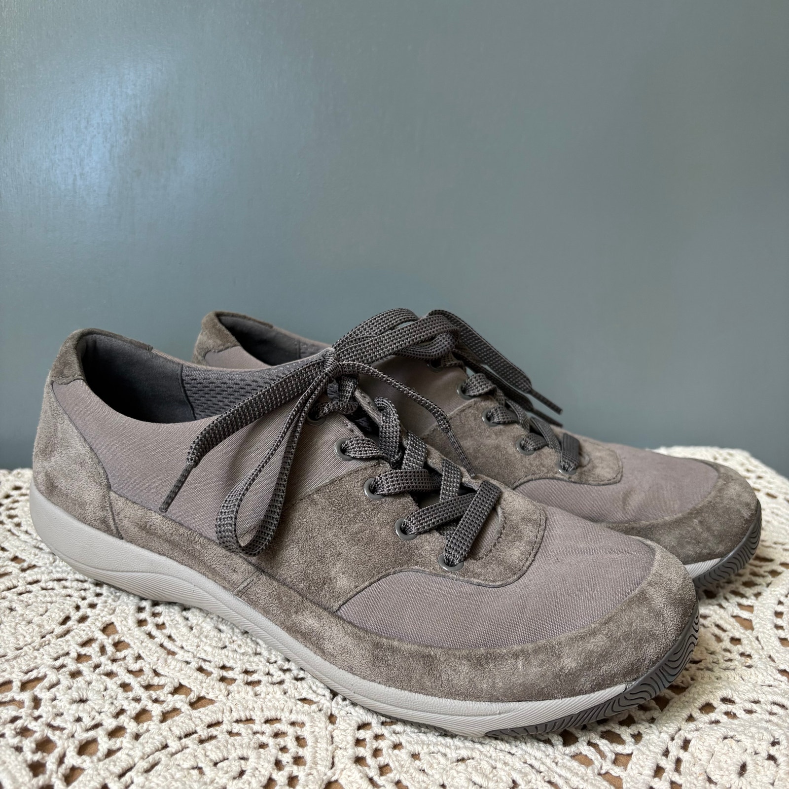 Dansko Hayden Women's 9/40 Fashion Grey Suede Walking Sneakers Lace Up Comfort